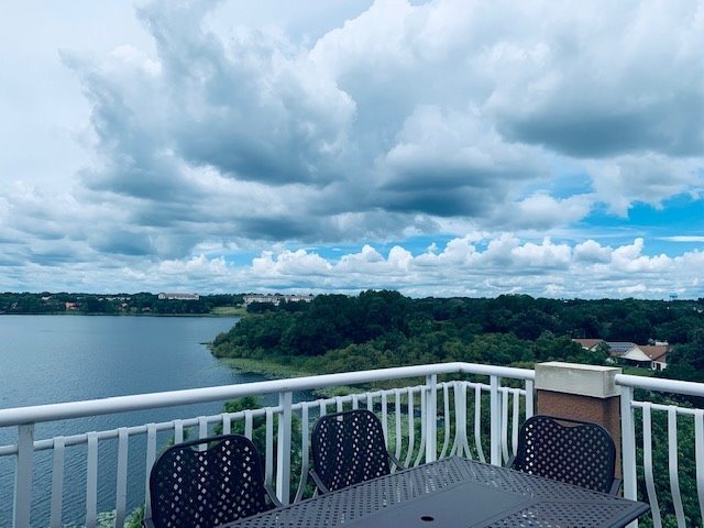 Building Photo - Luxury Top Floor Condo
