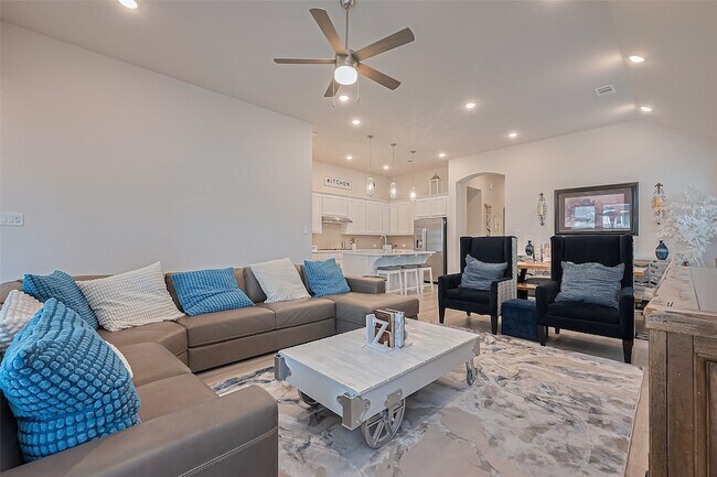 Building Photo - 4910 Tan Briar Dr