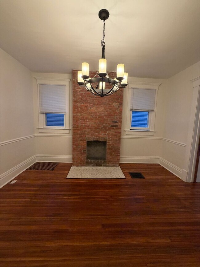 Building Photo - 297 Reinhard Ave