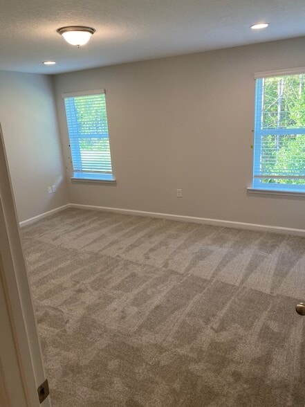 Beautifully carpeted rooms (3 upstairs) - 11250 Minnetta Ct