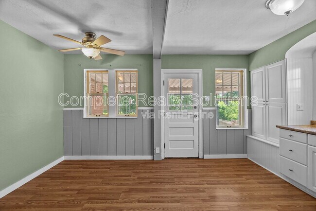 Building Photo - 8028 Wynwood Dr