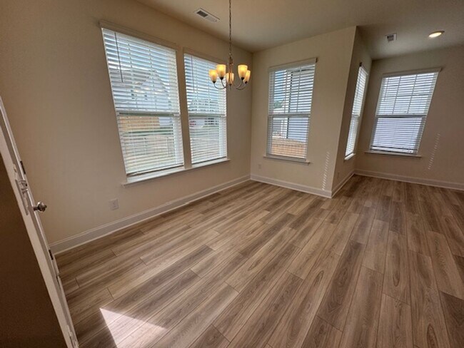 Building Photo - The Grove at Neill's Pointe