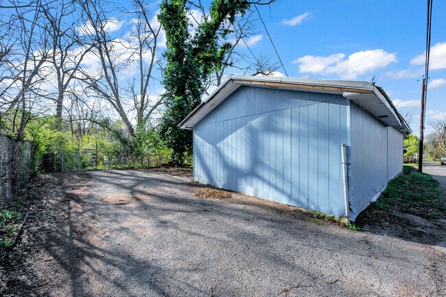 Building Photo - 415 19th St N