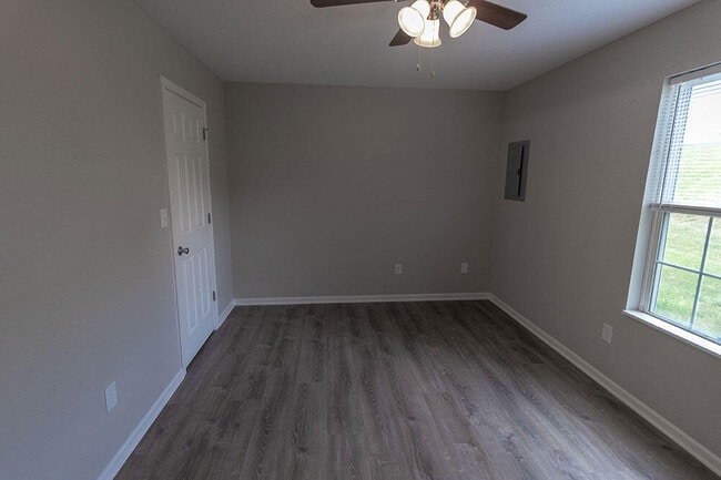 Building Photo - 1330 Godas Cir