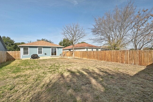 Building Photo - 5905 Los Dios Pl