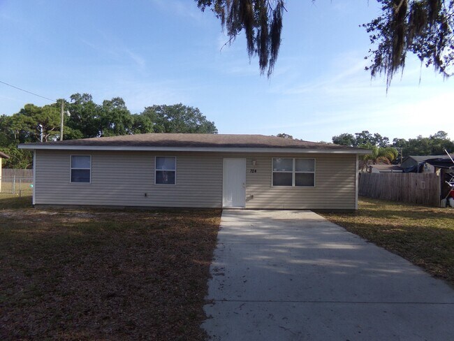 Primary Photo - Three-Bedroom Auburndale Home with Large Y...