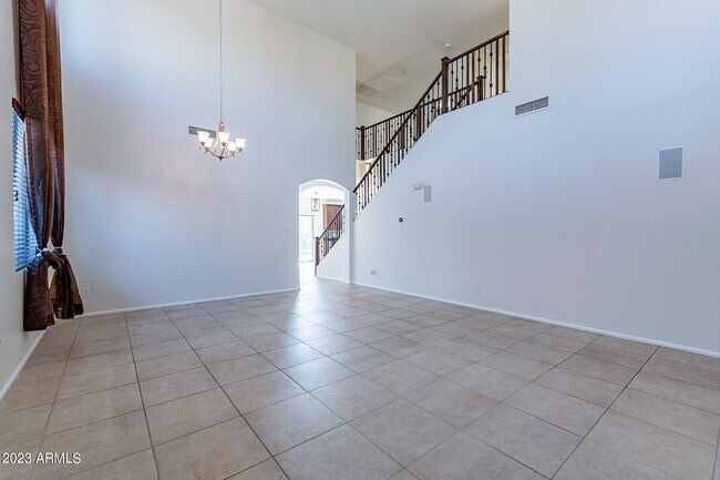 Building Photo - 2943 E Quiet Hollow Ln