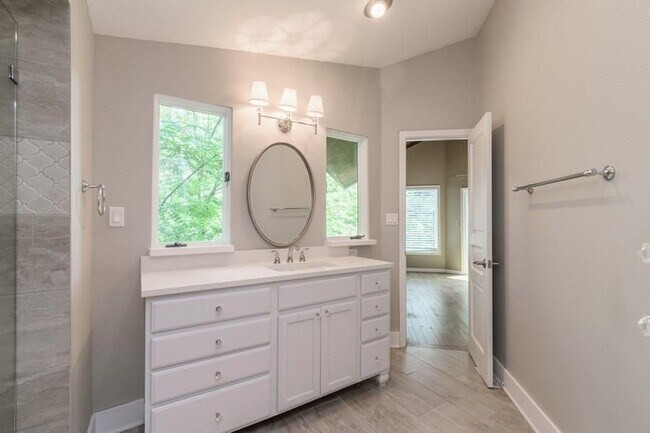 Building Photo - 4702 Dover Dr