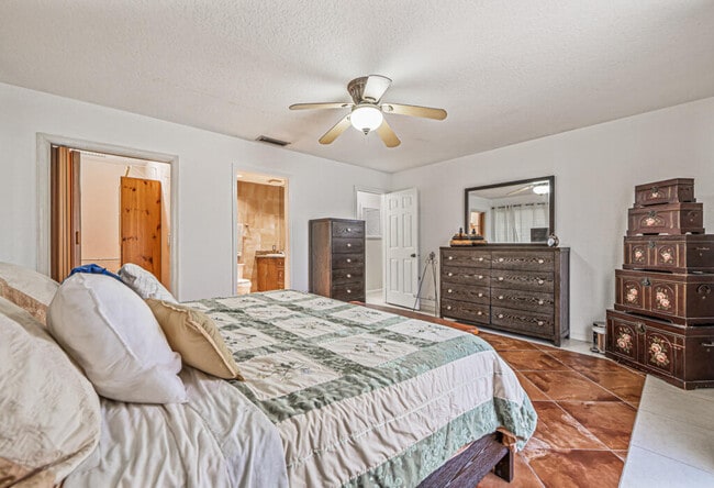 Building Photo - 1242 Wyndcliff Dr