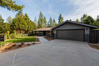 Building Photo - 3Bd/1.75Ba Shoreline Home