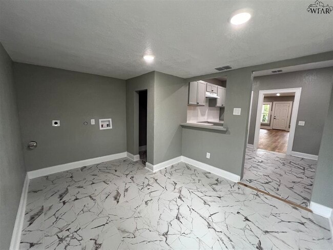 Building Photo - 2304 Talunar Ln