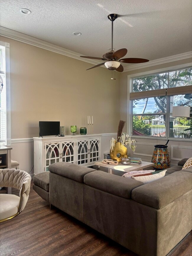 Building Photo - 2333 Waburton Terrace