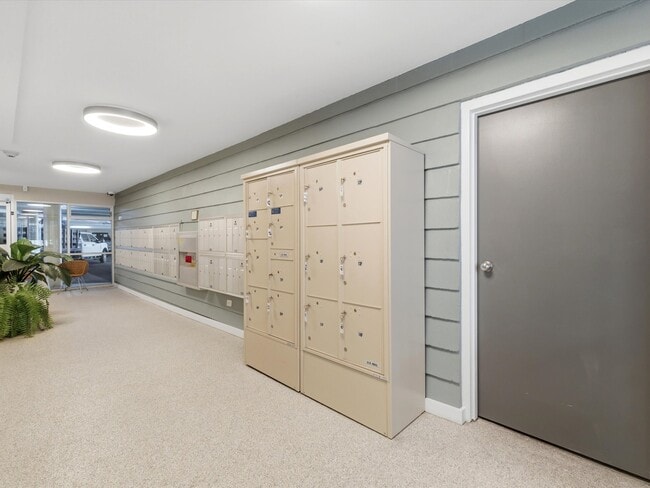 Building Photo - 14 Aulike St