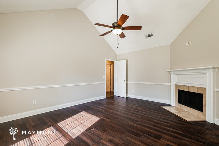 Building Photo - 2038 Red Oak Dr