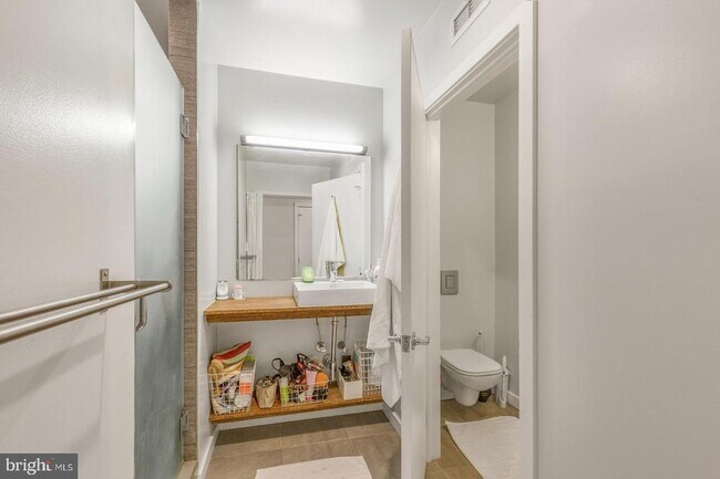 Building Photo - 1306 Hope St