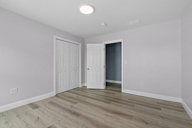 Building Photo - 53 Fenwood Rd