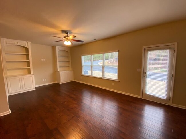 Building Photo - NEW LISTING - Beautiful Kennesaw Townhouse...