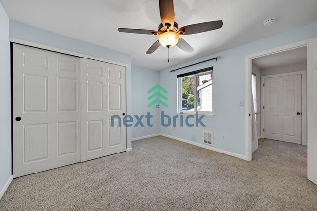 Building Photo - Charming 1.5-Bedroom Unit in Convenient Burien Location