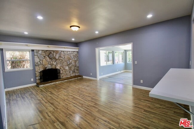 Building Photo - 7610 Kelvin Ave