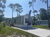 Building Photo - 216 Redwood Dr