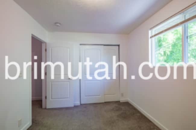 Building Photo - 2590 S 800 E