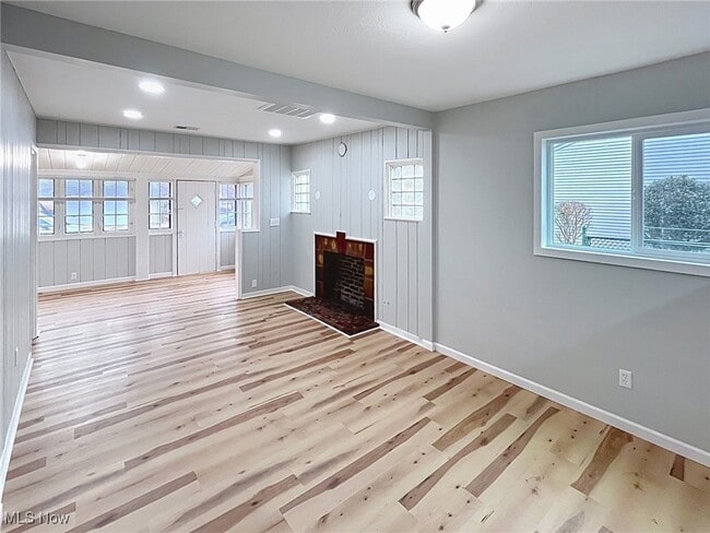 Building Photo - 38599 Plains Ct