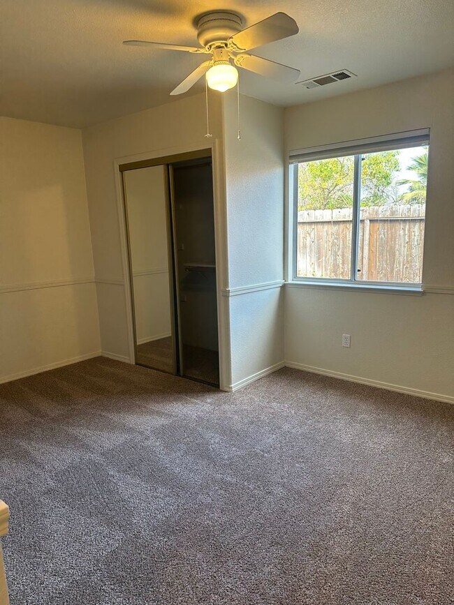 Building Photo - 4 BED 2 BATH HOME IN THE RAVENWOOD SUBDIVISION