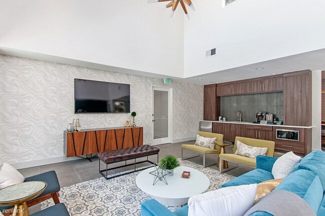 Building Photo - 8517 Paradise Valley Rd