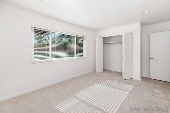 Building Photo - 8686 Cliffridge Ave