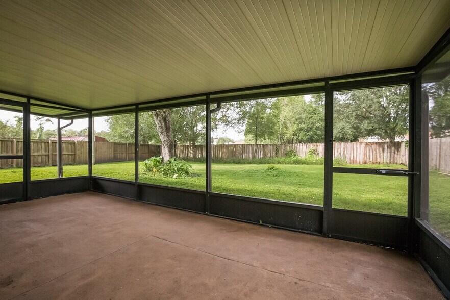 Building Photo - 1687 Palm Leaf Dr
