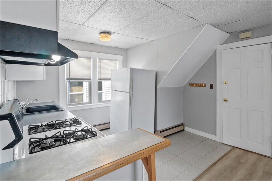 Building Photo - 53 Cranch St