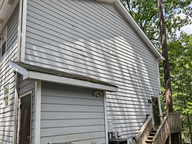 Building Photo - 618 Branniff Dr