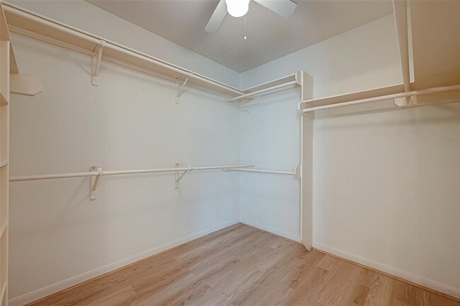 Building Photo - 11706 Meadowchase Dr
