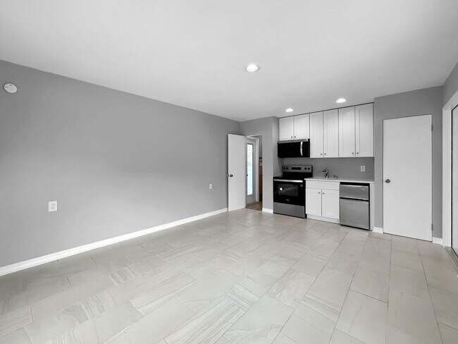 Building Photo - 17615 Lee Ave