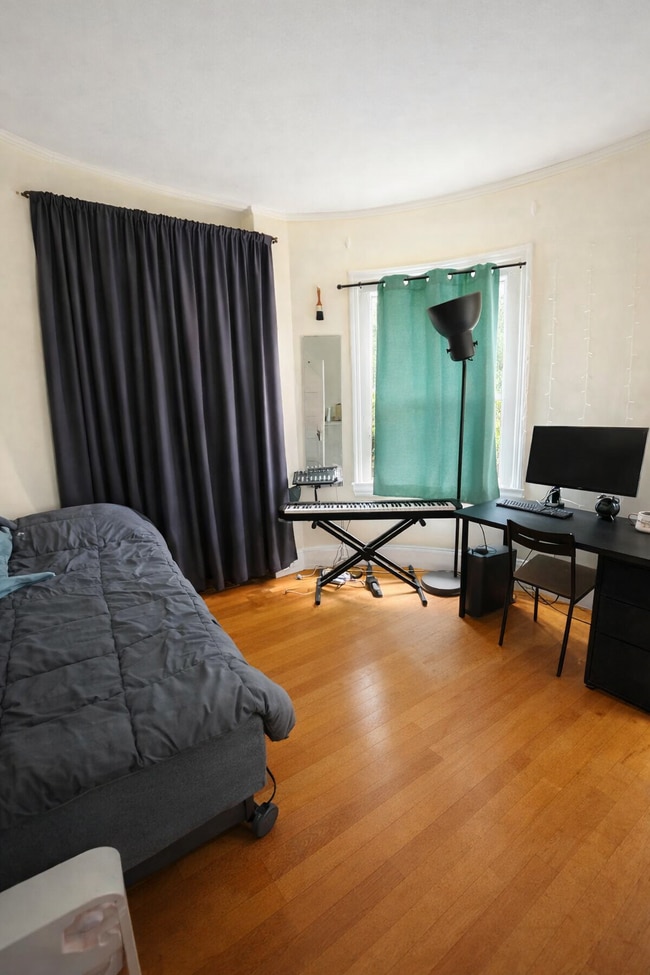 Building Photo - 52 Fenway