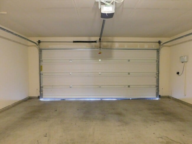 Building Photo - Available Now!!!! Beautiful home located i...