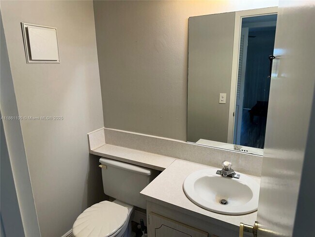 Building Photo - 599 Fanshaw N