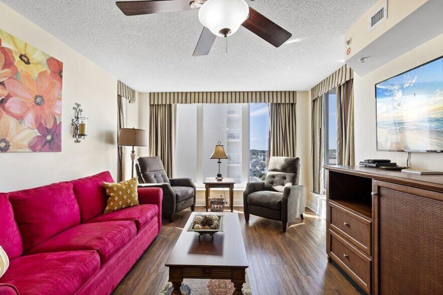 Primary Photo - 1321 S Ocean Blvd