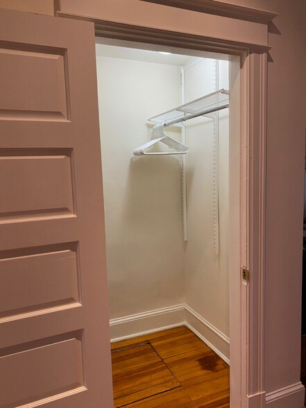 Building Photo - 115 17th St SE