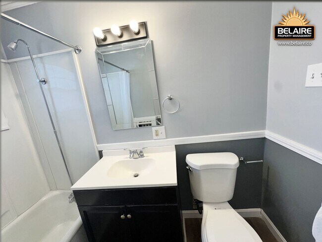 Building Photo - 107 2nd St