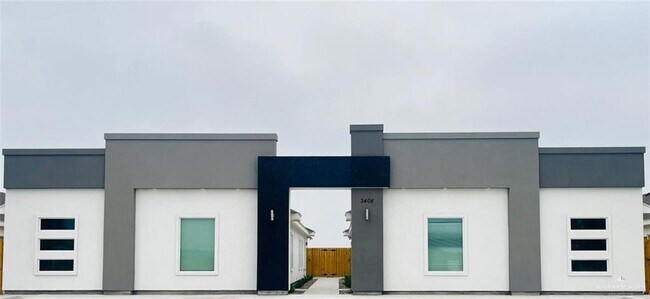 Building Photo - 3404 Ventura Ave