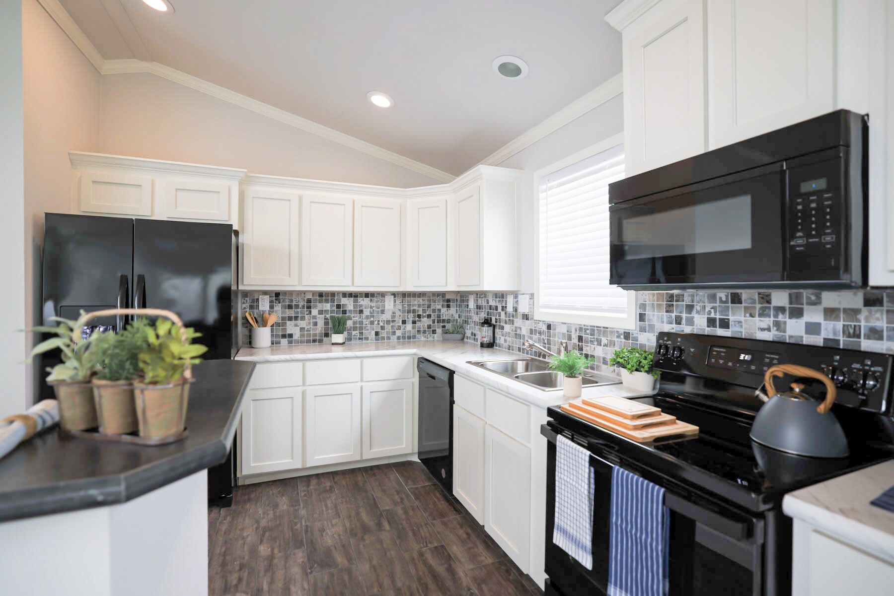 Kitchen - 813 Toluca