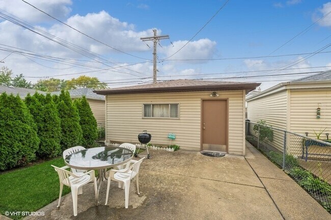 Building Photo - 8010 W Addison St