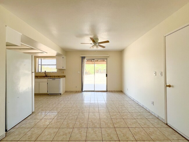 Building Photo - 29 Palms Home with Mountain Views