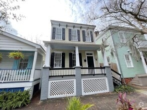 Building Photo - 2 BED | 1.5 BATH | VICTORIAN DISTRICT | PR...