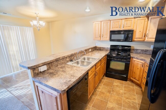 Building Photo - 3 Bed 3 Bath in Layton