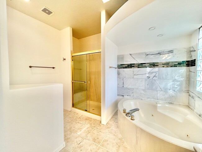 Building Photo - NE HEIGHTS