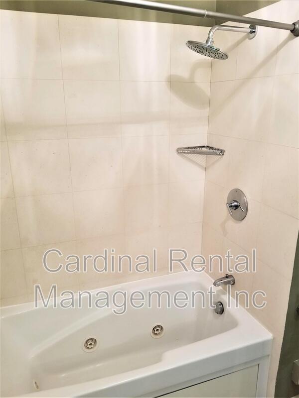 Building Photo - 156 S Oak Knoll Ave