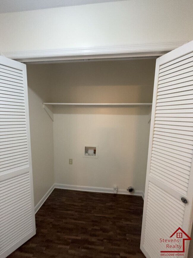 Building Photo - 409 Oriole Dr
