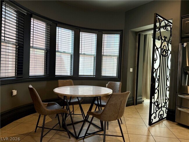 Building Photo - 488 Via Palermo Dr